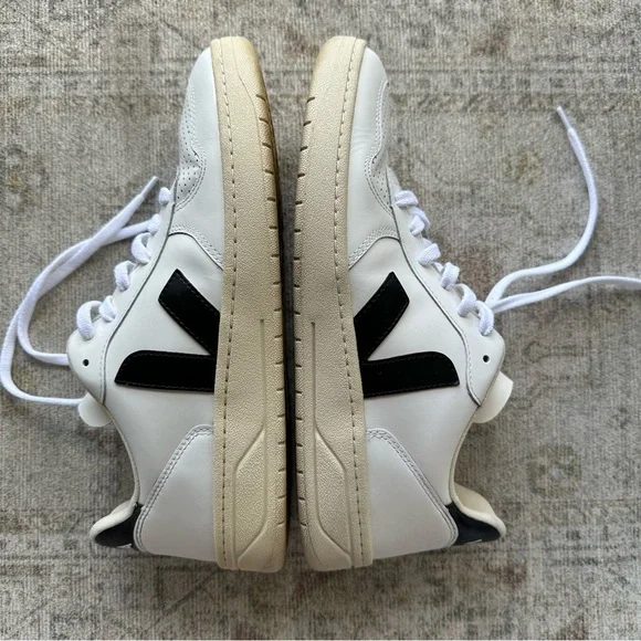 Veja V 10 Lace Up Sneaker sz 10 - Picture 3 of 9
